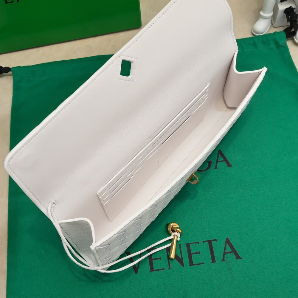 Bottega Veneta Andiamo Clutch(HIGH-END GRADE)