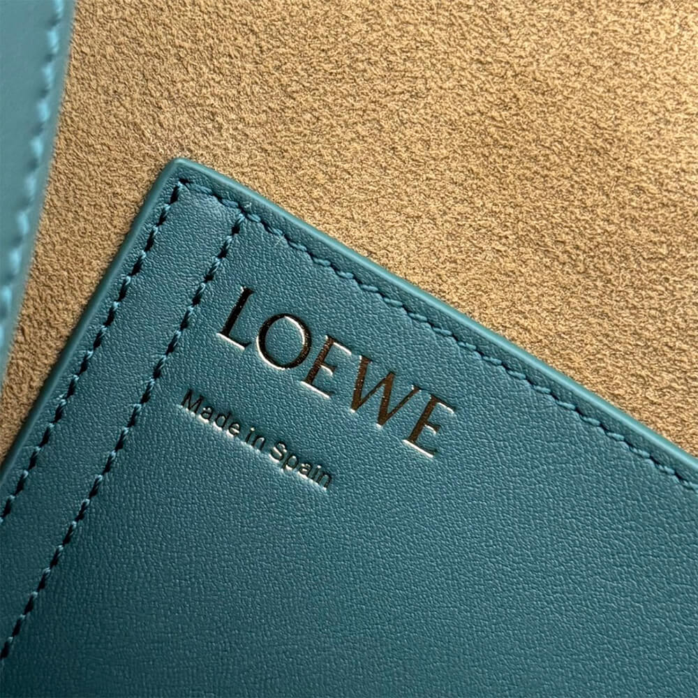 LOEWE Medium Pebble bucket in smooth calfskin(high-end grade)