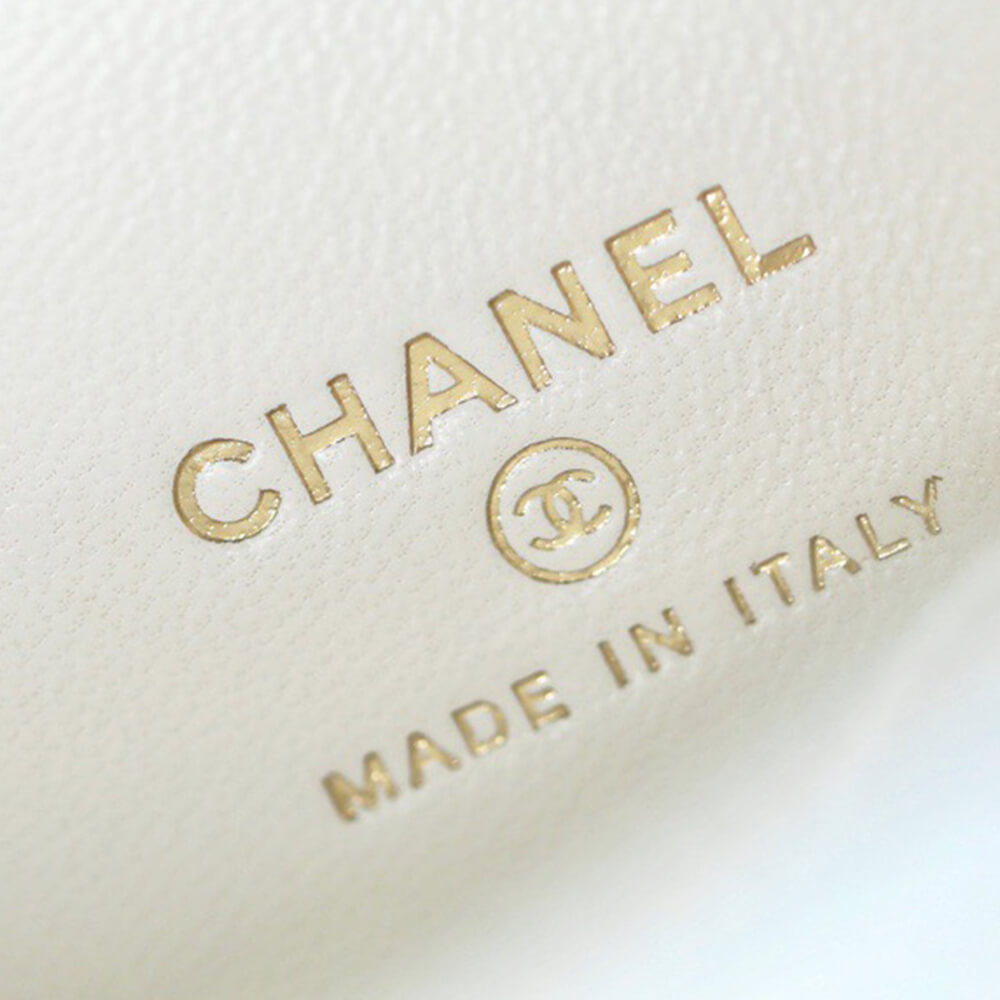 CHANEL Quilted Heart Crush Mini Vanity with Chain(high-end grade)