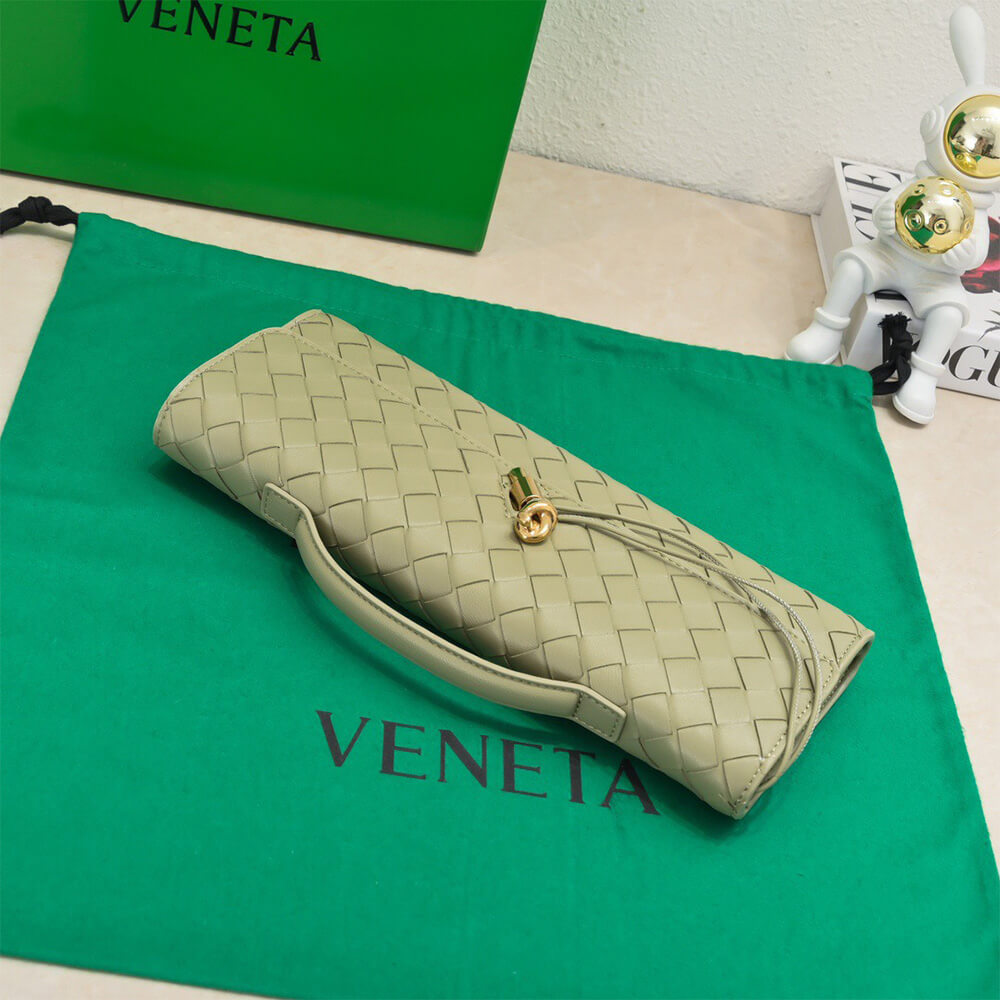 Bottega Veneta Andiamo Clutch(HIGH-END GRADE)