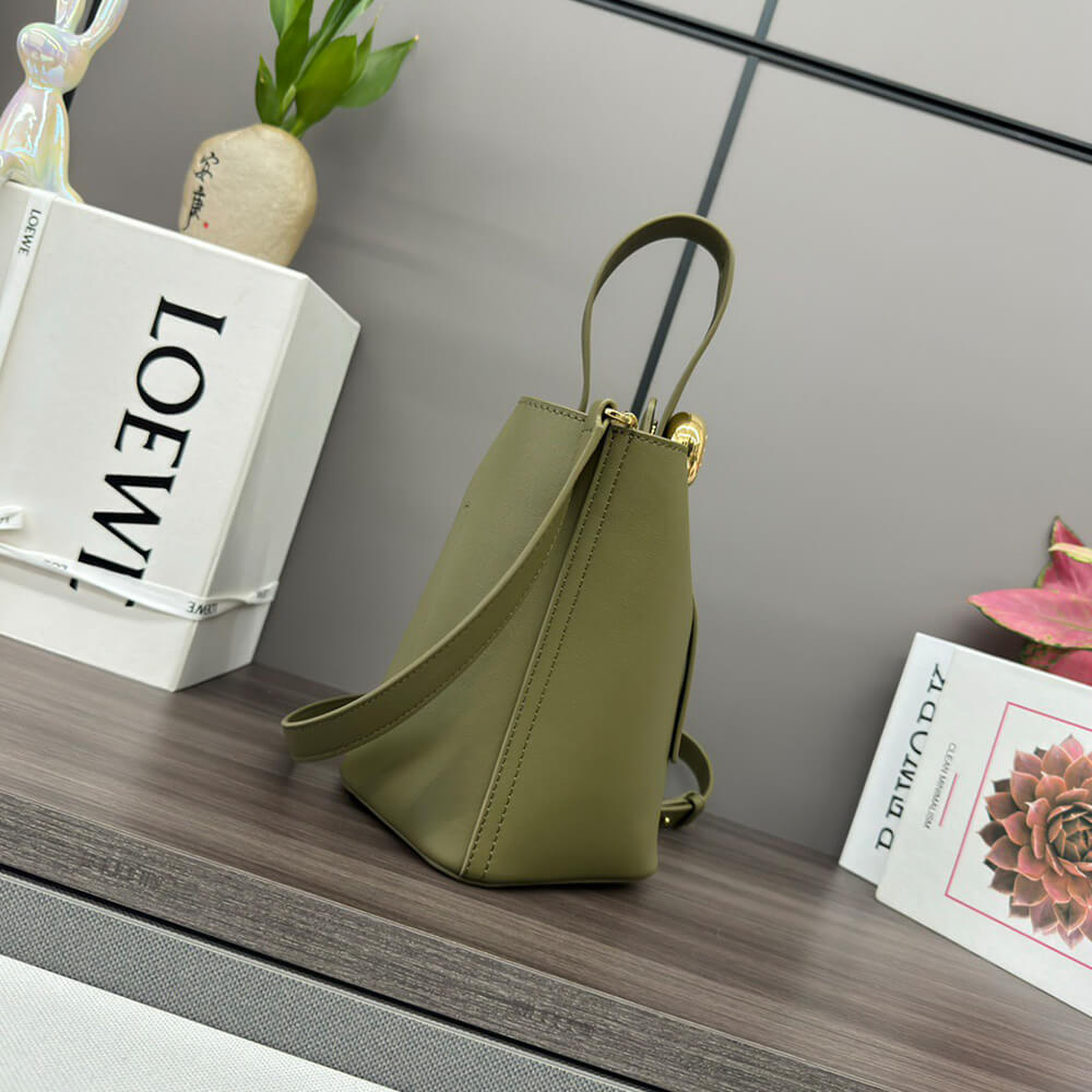 LOEWE Mini Pebble bucket in smooth calfskin(high-end grade)